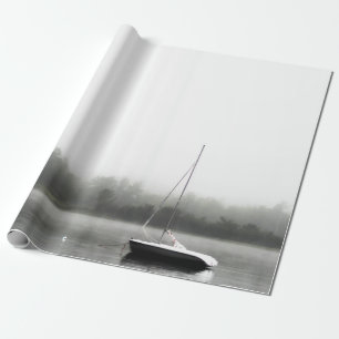 SCHWARZES UND WEISSES BOOT AM SEE GESCHENKPAPIER