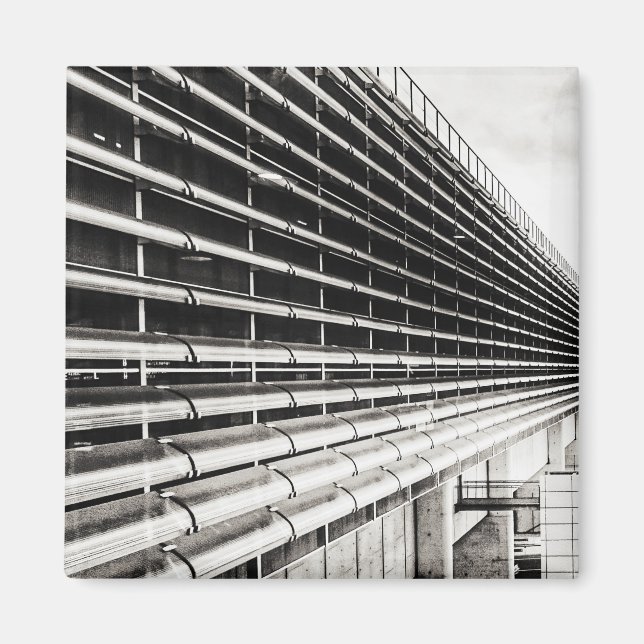 Schwarzes und weißes Gebäude Magnet (Vorne)