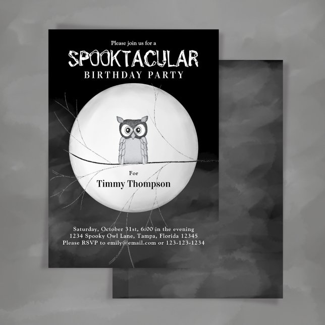 Schwarzes und weißes Spooktacular Owl Halloween-Pa Einladung (Halloween Spooktacular Birthday invitation with spooky owl.)