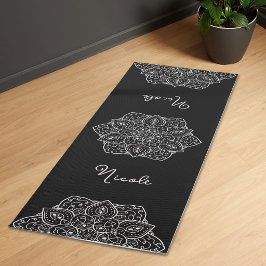 Schwarzes und weißes stilvolles Mandala mit indivi Yogamatte
