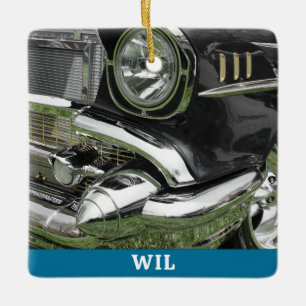 Schwarzes Vintage-Auto Chevy von 1957, Name oder I Keramikornament
