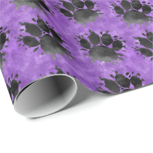 Schwarzes Wasserfarbe-Hundepfoten-Druckmuster Lila Geschenkpapier