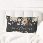 Schwarzes Weihnachtsfest Lendenkissen<br><div class="desc">Mit unserem schwarzen Lumbalkissen "Black Boho Botanical Christmas Holiday Card Collection" verleihen Sie Ihrem Zuhause festlichen Charme. Dieses Kissen mit atemberaubenden Aquarellbildern von Winterbotanicals auf einem raffinierten schwarzen Hintergrund verleiht Ihrem Urlaubsstil eine gemütliche und elegante Touch. Ideal, um Ihrem Wohnraum saisonale Wärme zu verleihen, und das Wesen der Urlaubeleganz zu...</div>
