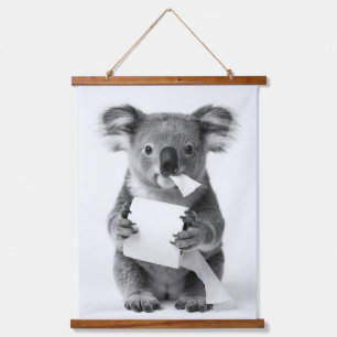Schwarzes Weißes Niedliches Koala Hält Toilettenpa Wandteppich Mit Holzrahmen