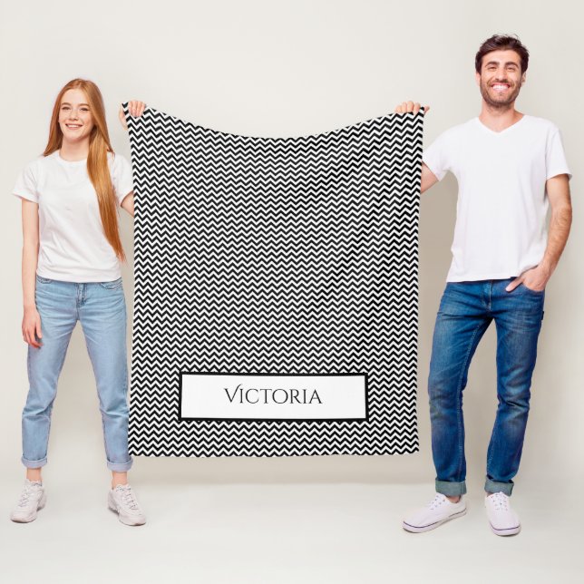 Schwarzes, Zickzack Personalisiertes Fleece-Leder Fleecedecke (Beispiel)