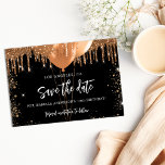 Schwarzgoldballons zum Geburtstag Glitzer Tropfen Save The Date<br><div class="desc">Eine gmädchenhafte und trendige Save the Date-Karte für eine 18. Geburtstagsfeier (oder jedes Alter). Ein klassischer schwarzer Hintergrund mit vergoldetem Glitzer und Imitaten. Personalisieren und fügen Sie Datum und Name/Alter hinzu. Der Text: Save the Date ist mit einem großen angesagten,  handgeschriebenen Stilskript geschrieben.</div>