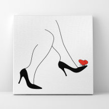 Schwarzschuhe und Schmetterling