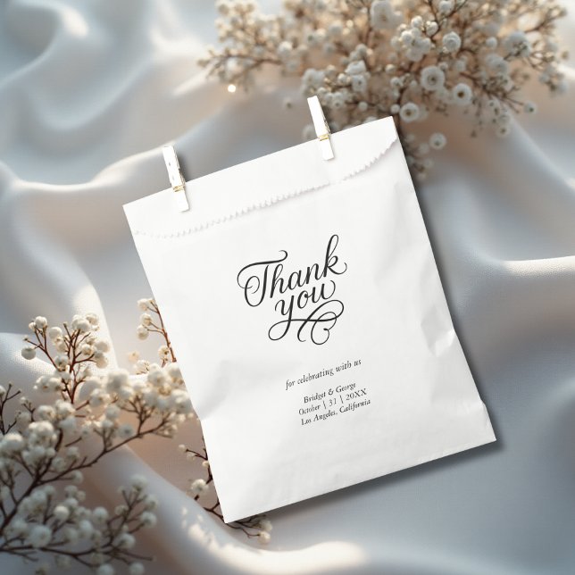 Schwarzweiß danke Typografie Geschenktütchen (Von Creator hochgeladen)