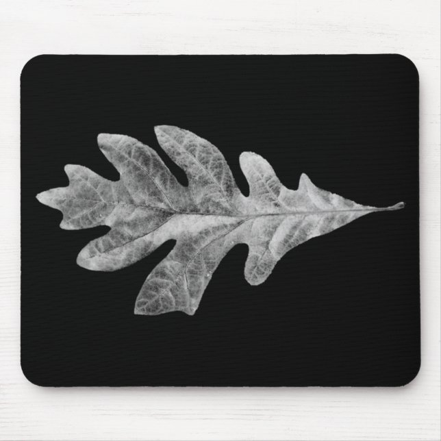 Schwarzweiss-Eichen-Blatt-Auflage mit schwarzem Mousepad (Vorne)