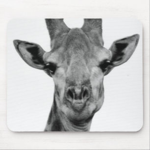 Schwarzweiß-Foto einer Giraffe Mousepad