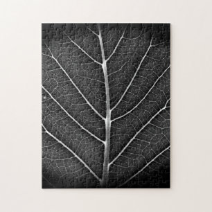 Schwarzweiß glühendes Blatt Nahaufnahme Puzzle