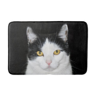 Schwarzweiss-Katzen-Porträt Badematte