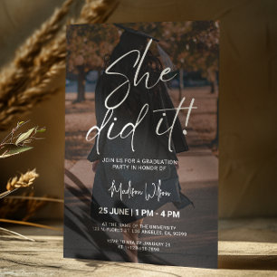 Schwarzweiß-Minimal-Graduierungsparty lädt ein Einladung