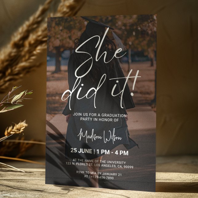 Schwarzweiß-Minimal-Graduierungsparty lädt ein Einladung (Von Creator hochgeladen)