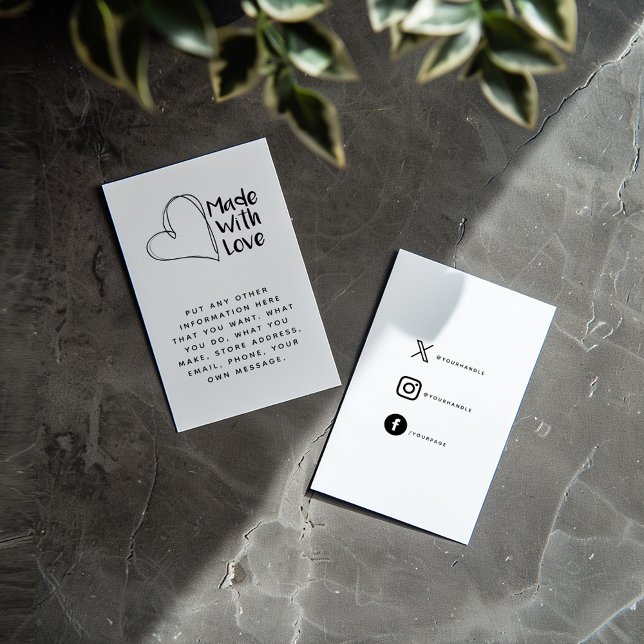 Schwarzweiß mit Liebe, herzliche soziale Verbindun Begleitkarte (Front and back of "Made with love" insert card with heart, message and social media details)
