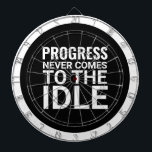 Schwarzweiß-Motivierend Sprichwort Inspiration Dartscheibe<br><div class="desc">Mit diesem Dartboard,  das den motivierend Satz "Fortschritt kommt nie ins Geiste" enthält,  soll jedes Mal Fortschritte erzielt werden. Ideal für Büroräume,  Team-Gebäude-Räume oder beim Zuhause-Spiel mit inspirierend Rand.</div>