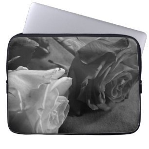 Schwarzweiss-Rose, B&W Foto Laptopschutzhülle