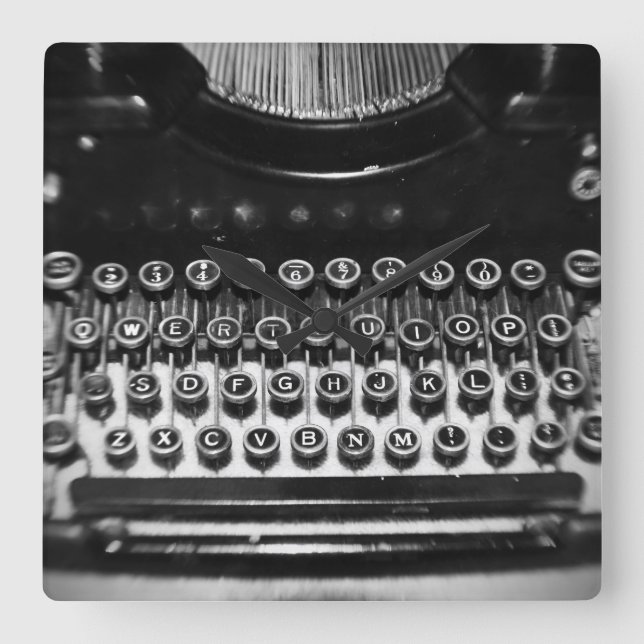 Schwarzweiss-Schreibmaschine Quadratische Wanduhr (Vorderseite)