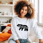 Schwarzweißbär Sweatshirt<br><div class="desc">Maßgeschneiderte bedruckte Bekleidung mit modischer Mama Bear Grafik. Besuchen Sie unser Geschäft für das passende Baby Bären Design. Verwenden Sie die Designtools, um das Design mit Ihren eigenen Farben, Text und Bildern zu personalisieren. Wählen Sie aus einer großen Auswahl an T - Shirt für Damen und Kinder, Babykarosseriebildern oder Sweatshirt-Stilen...</div>