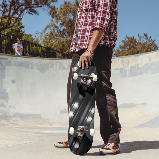 Schwarzweißbeleuchtung Skateboard (Außenbereich 2)