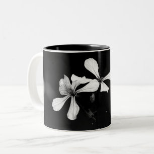 Schwarzweißblumen Zweifarbige Tasse