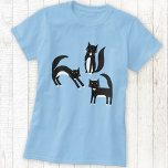 Schwarzweißkatze T-Shirt<br><div class="desc">Niedliche schwarz-weiße Tuxedokatzen, die ihr Geschäft machen. Ideal für Liebhaber von Tieren und Haustieren. Originelle Kunst von Nic Squirrell.</div>