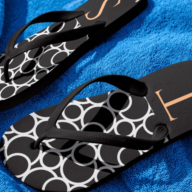 Schwarzweißkreismuster mit Monogramm Flip Flops (Von Creator hochgeladen)