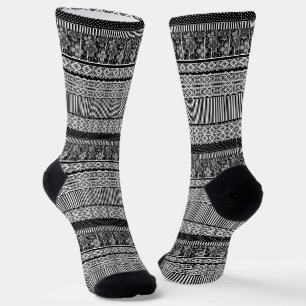 Schwarzweißmuster mit Spitze und Patchworkelemente Socken