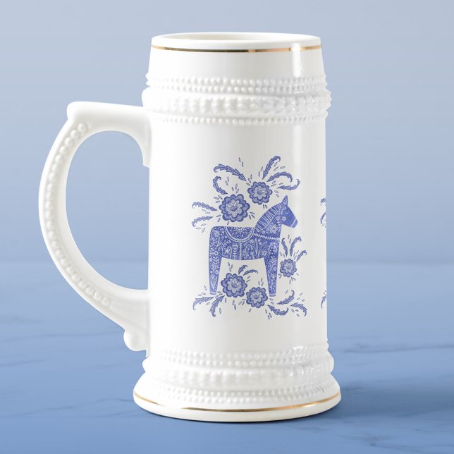Schwedisch Dala Horses Periwinkle Blue und White Bierglas (Swedish Dala Horse blue and white folk art beer stein)
