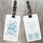 Schwedische Dala Horse Monogram Gepäckanhänger<br><div class="desc">Ein traditionelles schwedisches Dala Horse Design in aquamarinem Grün und Weiß. Ändern Sie die Kontaktdaten auf der Rückseite,  und ändern oder entfernen Sie die Monogramm-Initialen auf der Vorderseite.</div>