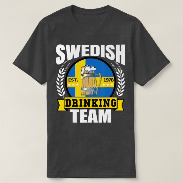 Schwedisches Getränketeam Funny Sweden Flag Bierbe T-Shirt (Design vorne)
