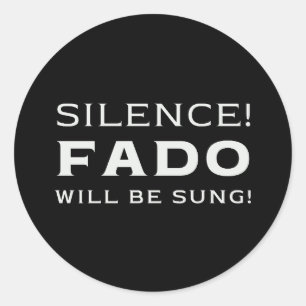 Schweigen! Fado wird gesungen werden! Runder Aufkleber