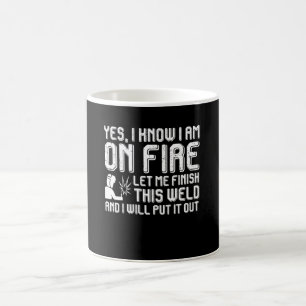 Schweißer auf Feuer-Endschweißung setzte ich sie Kaffeetasse