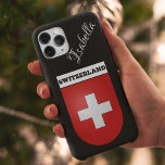 Schweiz Vintager Wappenmantel | Schwarzer Glitzer Samsung Galaxy Hülle<br><div class="desc">Schweiz Vintager Wappen auf schwarzem Glitzer Hintergrund | Handgeschriebener Name Samsung Galaxy S22 Fall. Erleben Sie ein einzigartiges Telefongehäuse mit der berühmten Schweizer Wappenkleidung. Das Beste daran ist, dass diese Telefonzelle angepasst werden kann. Zeigen Sie Ihre Liebe für Schweizer Erbe und schützen Sie Ihr Telefon mit Stil. Ideal für diejenigen,...</div>