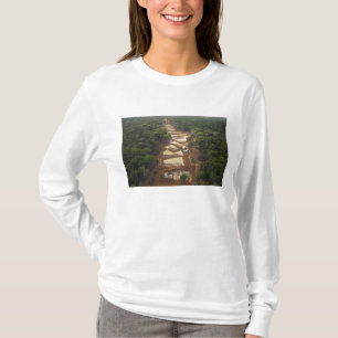 Schwemm goldabbau. Regenwald, Guyana. T-Shirt