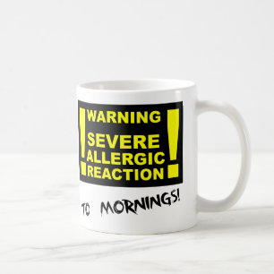 Schwere allergische Reaktion auf lustigen Morgenbe Tasse