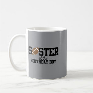 Schwester des Geburtstagsjungen Fußballfan zuerst Kaffeetasse