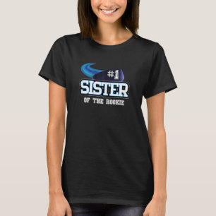 Schwester von Rookie 1. Geburtstag Hockey Thema Ma T-Shirt