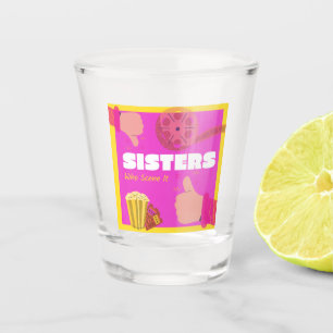 Schwestern, die sehen, dass sie Glas schießen