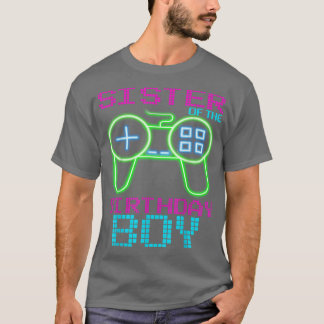Schwestern dieser Geburtstagskameraden, die sich m T-Shirt