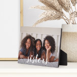 Schwestern | Script Overlay-Foto Fotoplatte<br><div class="desc">Die hübsch schicke Foto-Plakette bietet Ihr beliebtes horizontal oder landschaftlich orientiertes Foto mit "Schwestern" als weißes Textüberlagerungsblatt in handgeschriebenem Kalligraphieskript.</div>