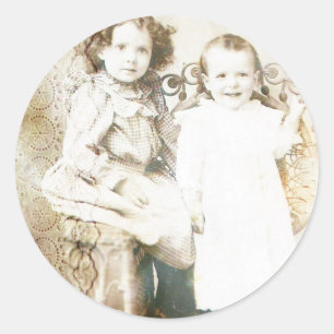 Schwestern und Spitzen Runder Aufkleber