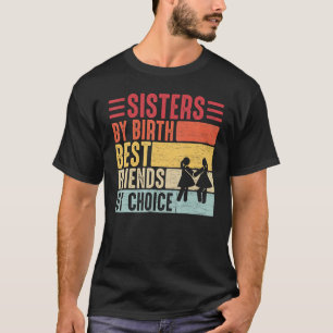 Schwestern von Geburt an, beste Freundinnen durch T-Shirt