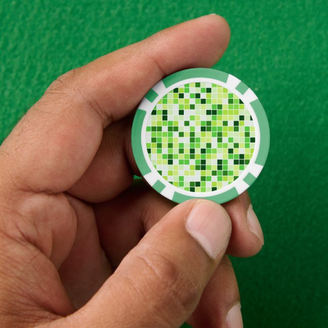 Schwimmbecken, grüne Mosaikfliesen, geometrisches  Pokerchips (Hand)