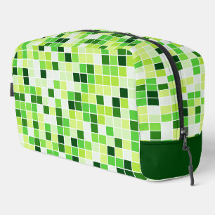 Schwimmbecken, grüne Mosaikfliesen, geometrisches  Waschbeutel