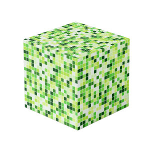 Schwimmbecken, grüne Mosaikfliesen, geometrisches  Würfel