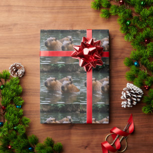 Schwimmen der Capybaras im Fluss, Geschenkpapier