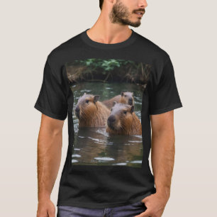 Schwimmen der Capybaras im Fluss, T-Shirt