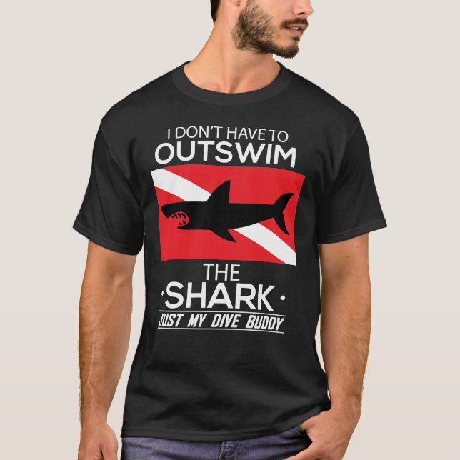 Schwimmen in meinem Tauchbuddy Funny Shark Scuba T T-Shirt (Vorderseite)