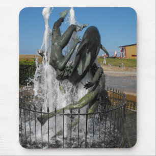 Schwimmen mit Delphinbrunnen Mousepad